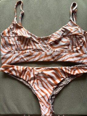 Acacia bikini set great condition size XL